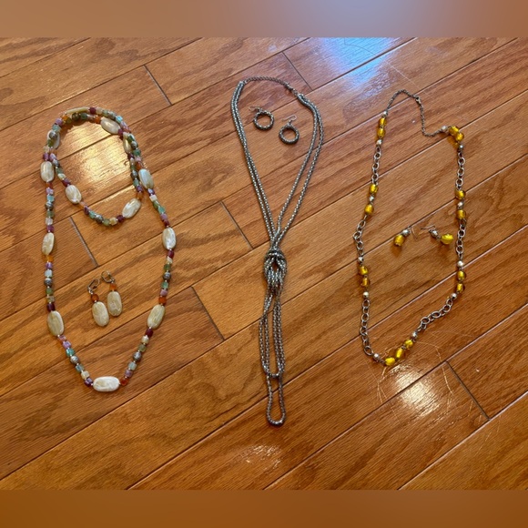 Bundle of necklaces with matching earrings EUC - Picture 1 of 1